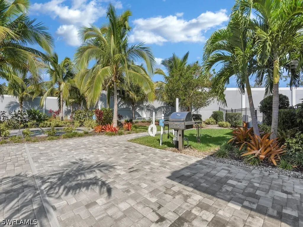 2561 Seychelles Drive Naples FL 34112