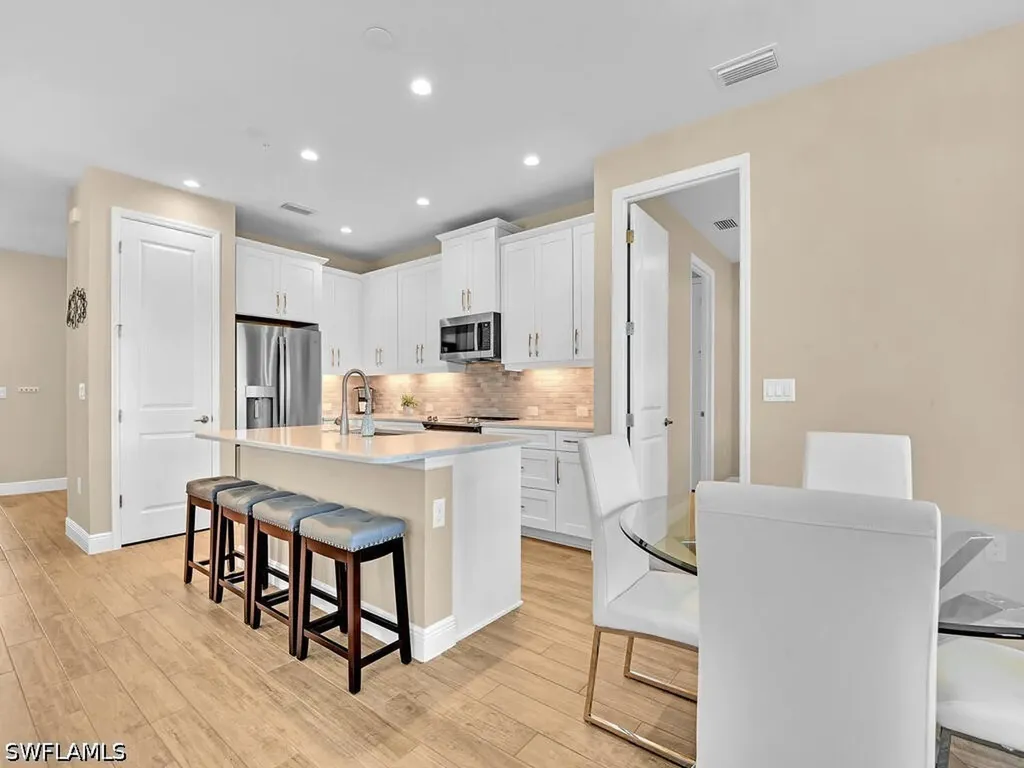 2561 Seychelles Drive Naples FL 34112