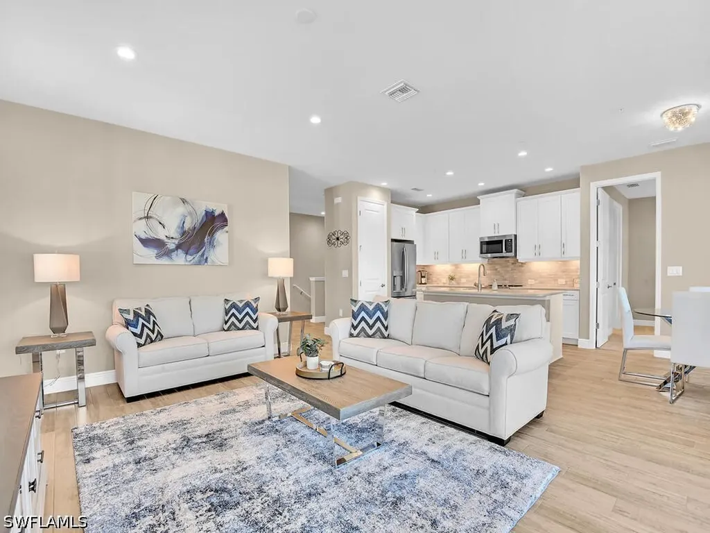 2561 Seychelles Drive Naples FL 34112