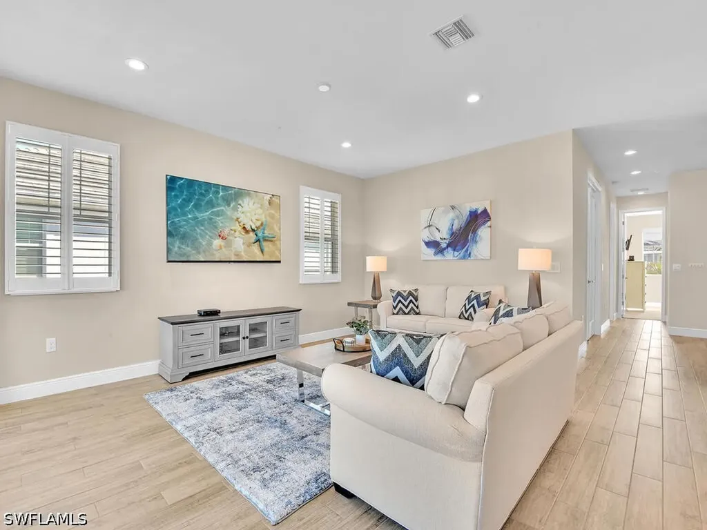 2561 Seychelles Drive Naples FL 34112