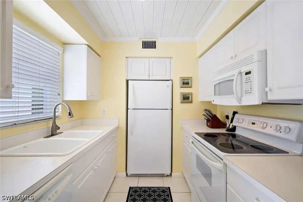 286 4th Street S Naples FL 34102