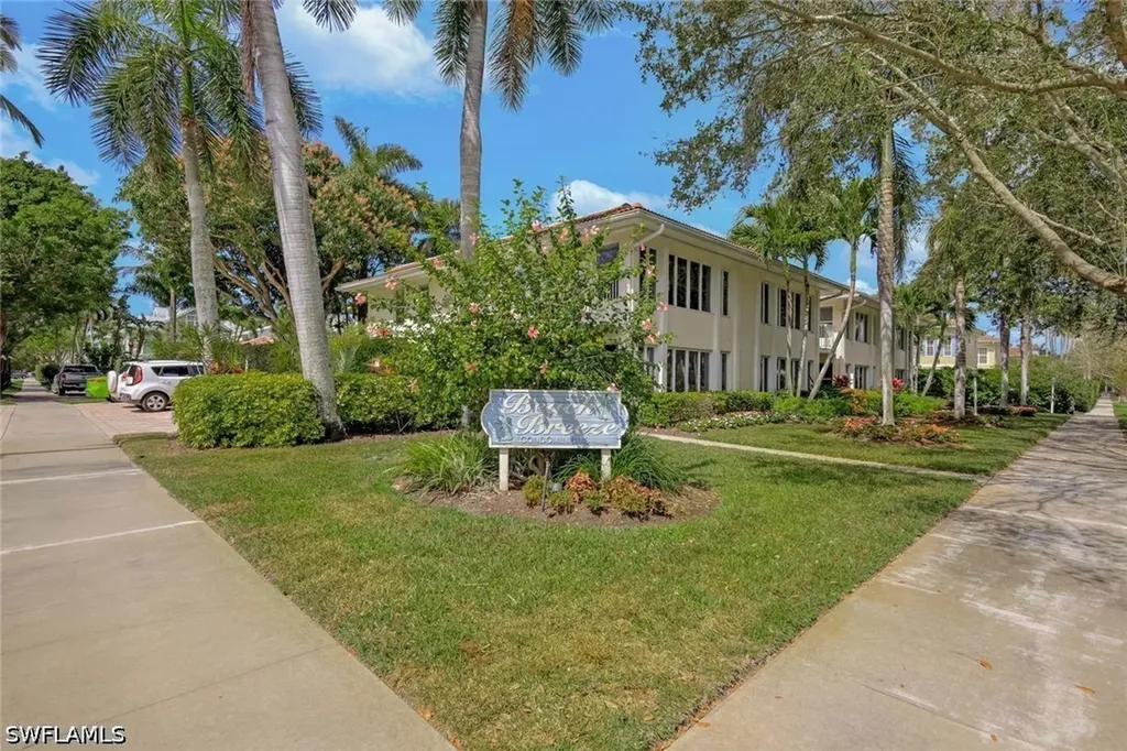 286 4th Street S Naples FL 34102