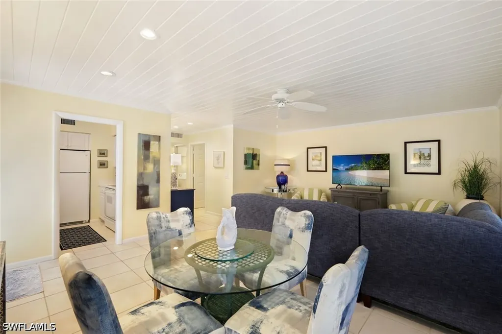 286 4th Street S Naples FL 34102