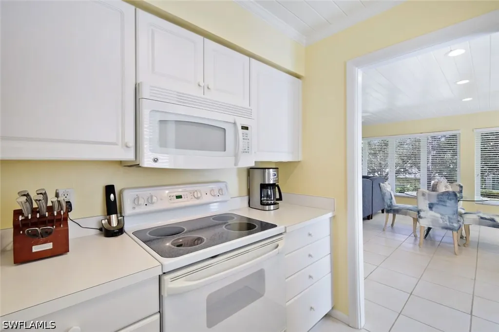 286 4th Street S Naples FL 34102
