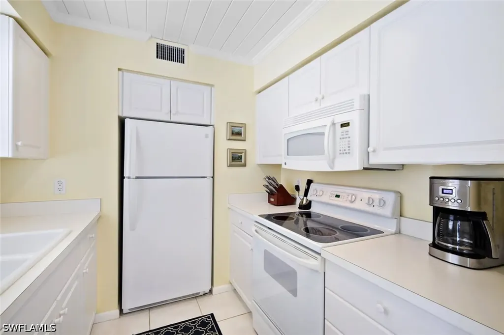 286 4th Street S Naples FL 34102