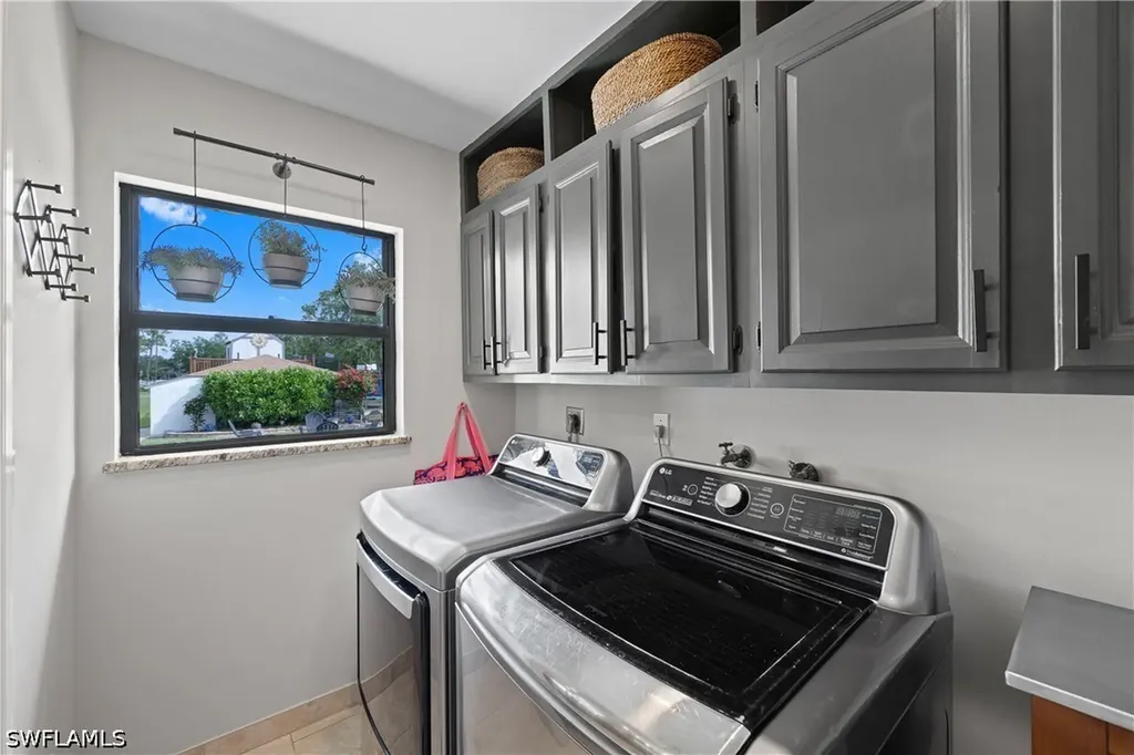 3277 5th Avenue NW Naples FL 34120