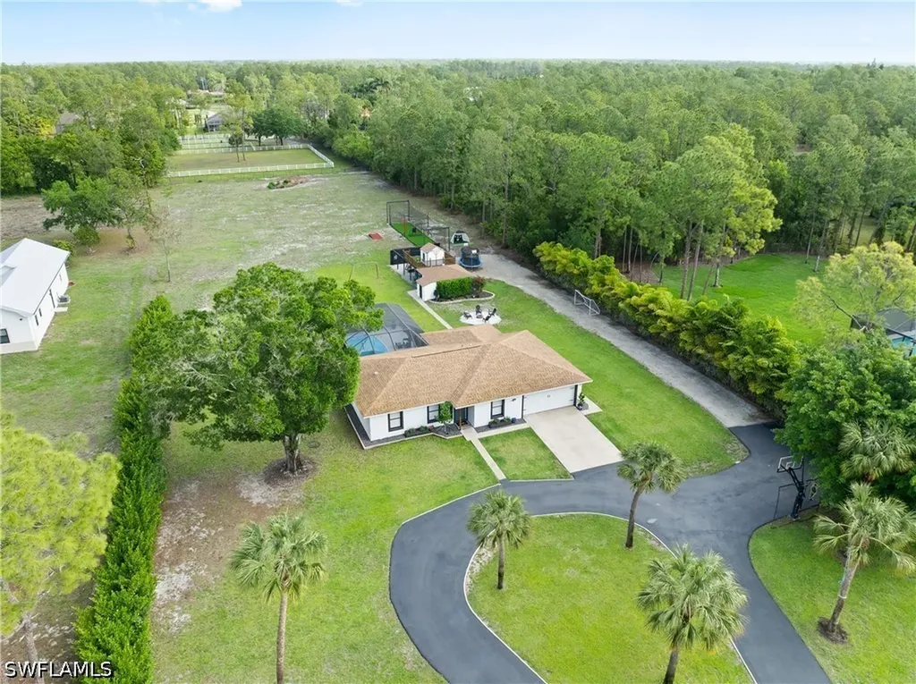 3277 5th Avenue NW Naples FL 34120