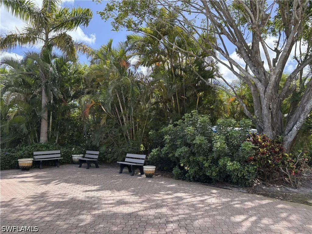 300 Park Shore Drive Naples FL 34103