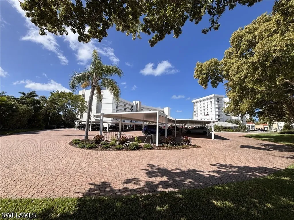 300 Park Shore Drive Naples FL 34103
