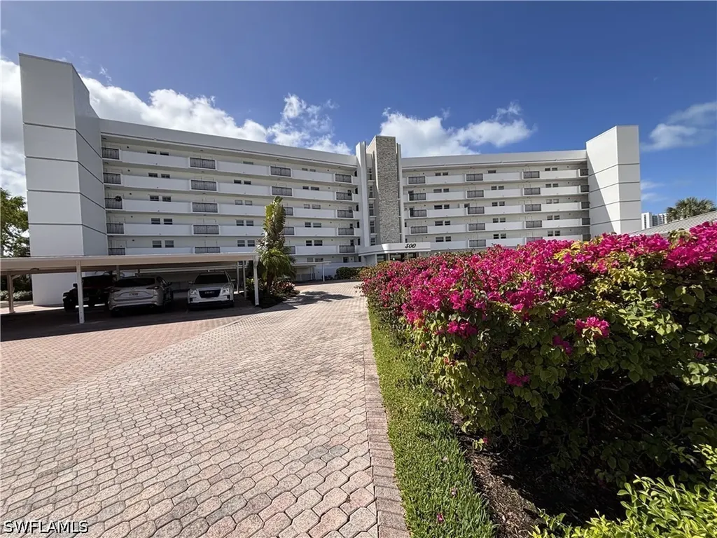 300 Park Shore Drive Naples FL 34103
