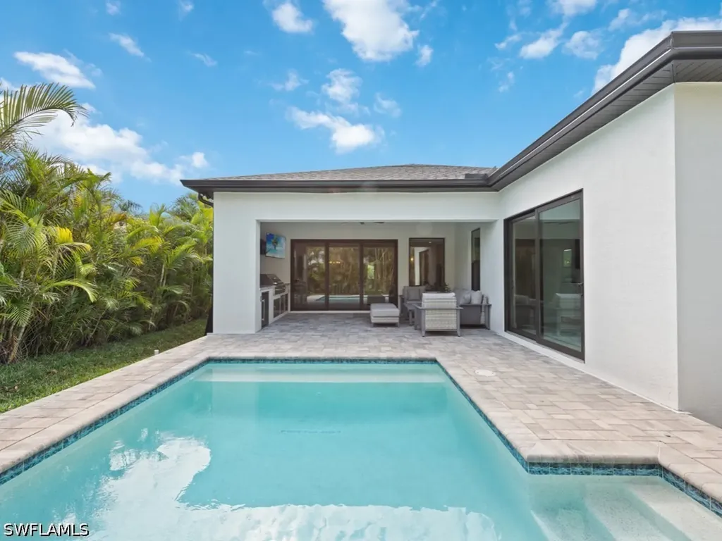 837 99th Avenue N Naples FL 34108
