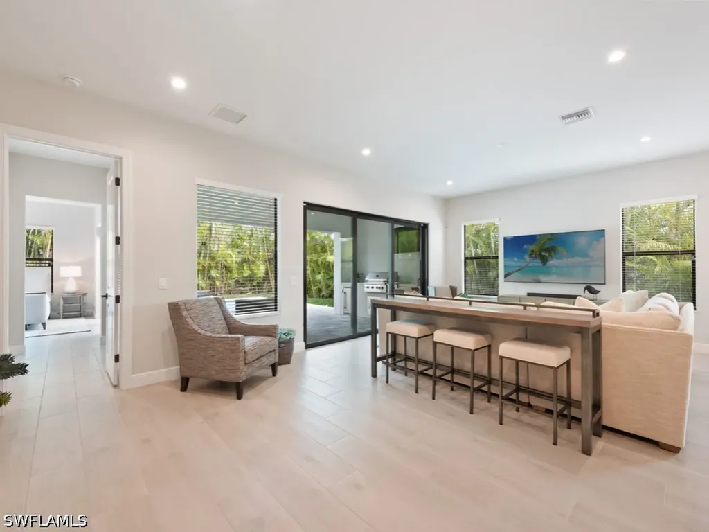 837 99th Avenue N Naples FL 34108
