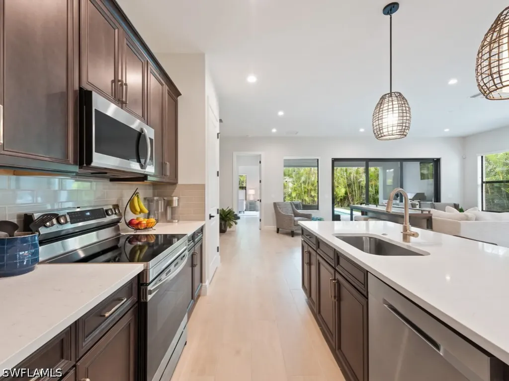 837 99th Avenue N Naples FL 34108