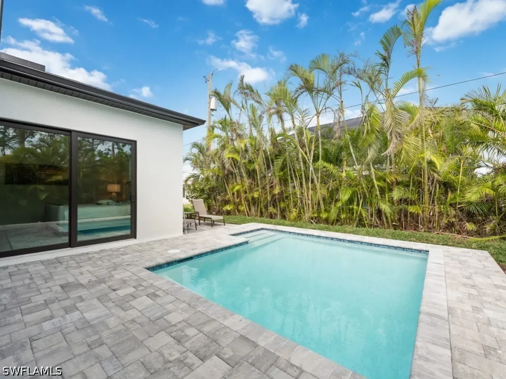 837 99th Avenue N Naples FL 34108