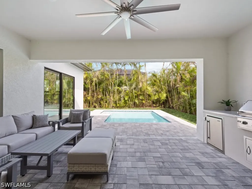 837 99th Avenue N Naples FL 34108