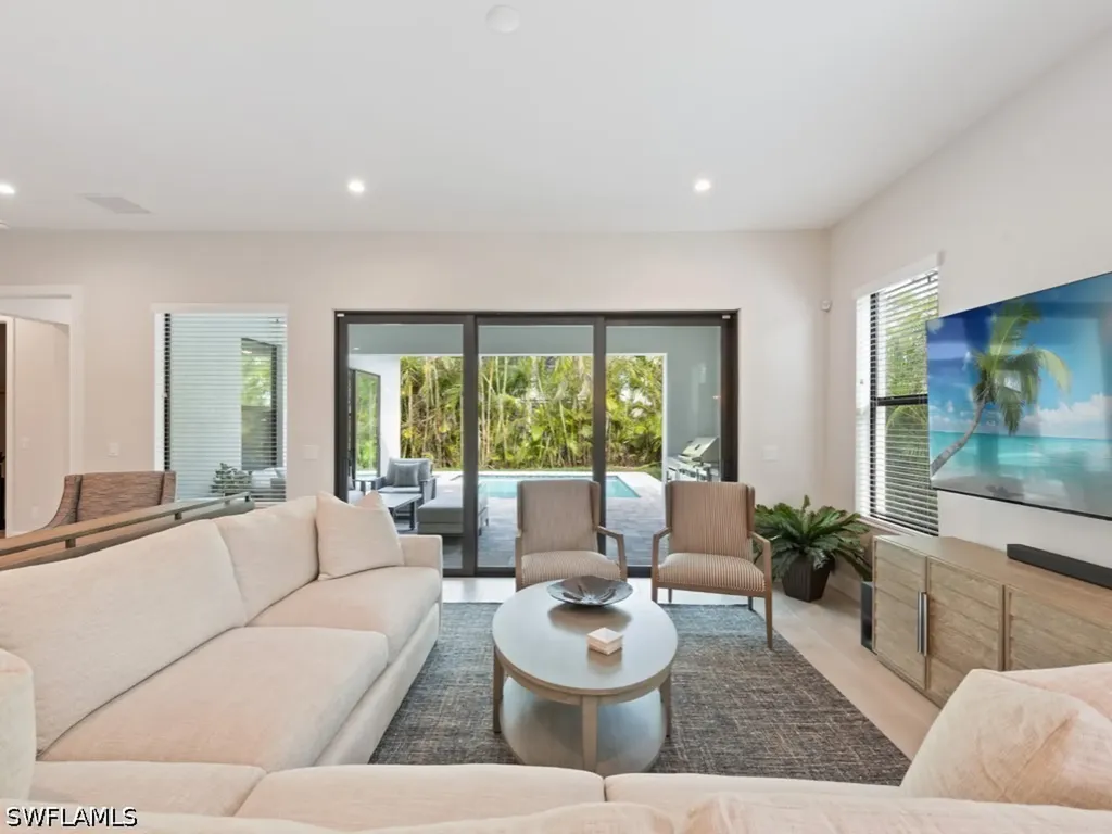 837 99th Avenue N Naples FL 34108
