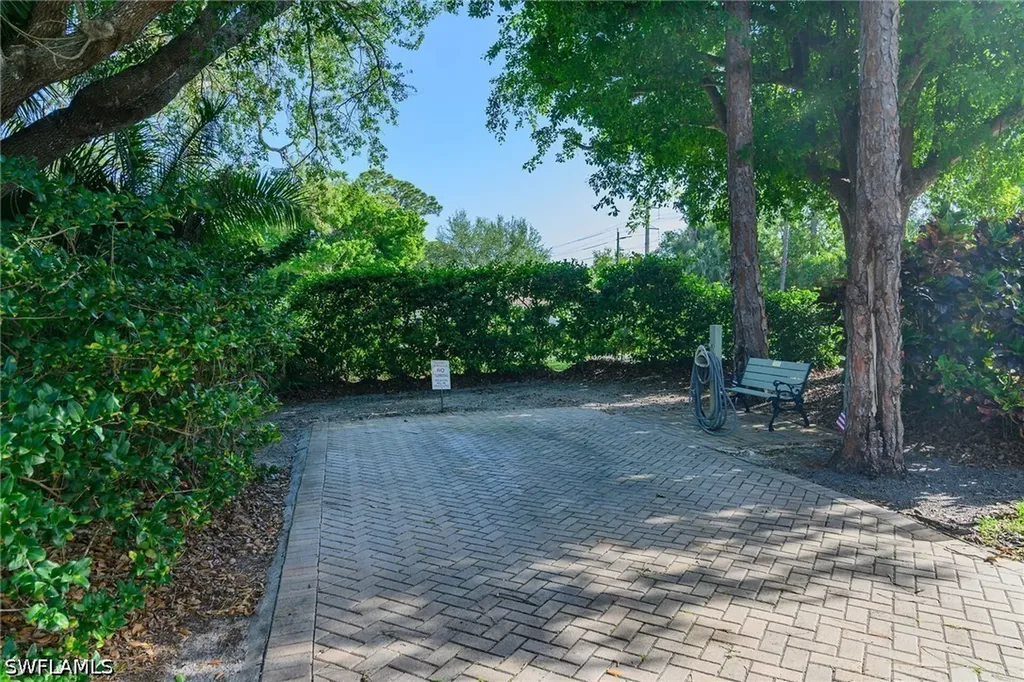 2980 Kings Lake Boulevard Naples FL 34112