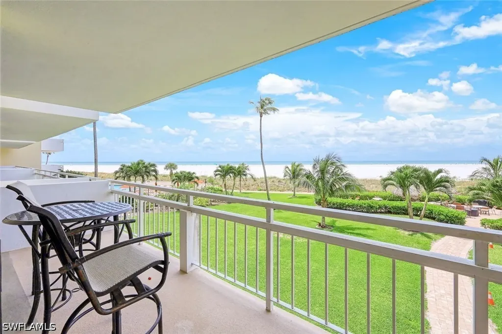 Marco Island FL, 180 Seaview Court, Unit 215