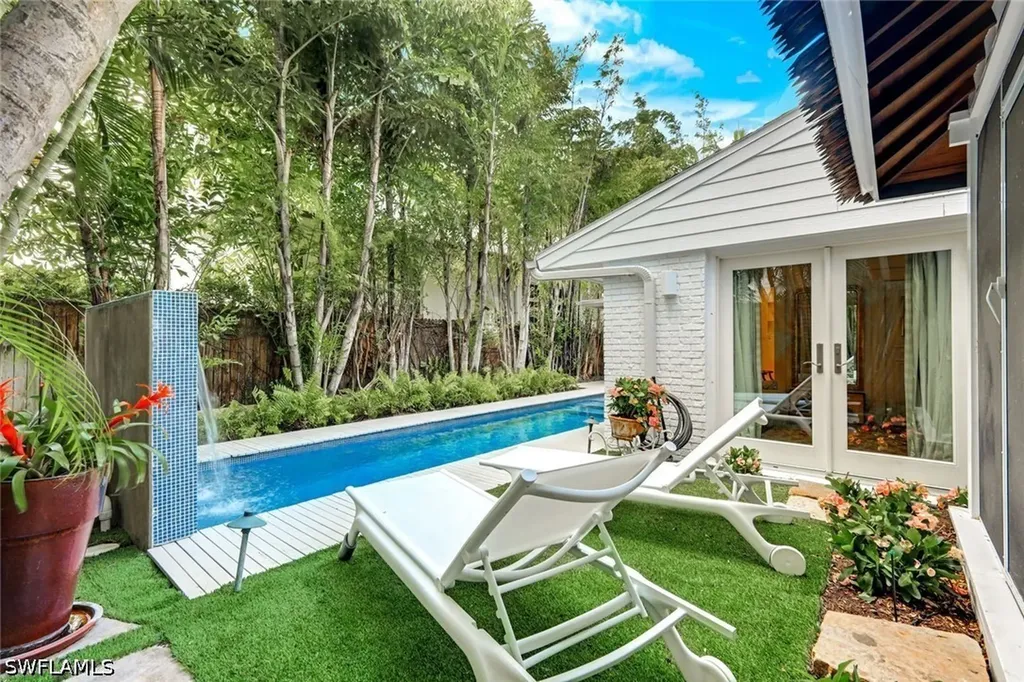 295 6th Street N Naples FL 34102
