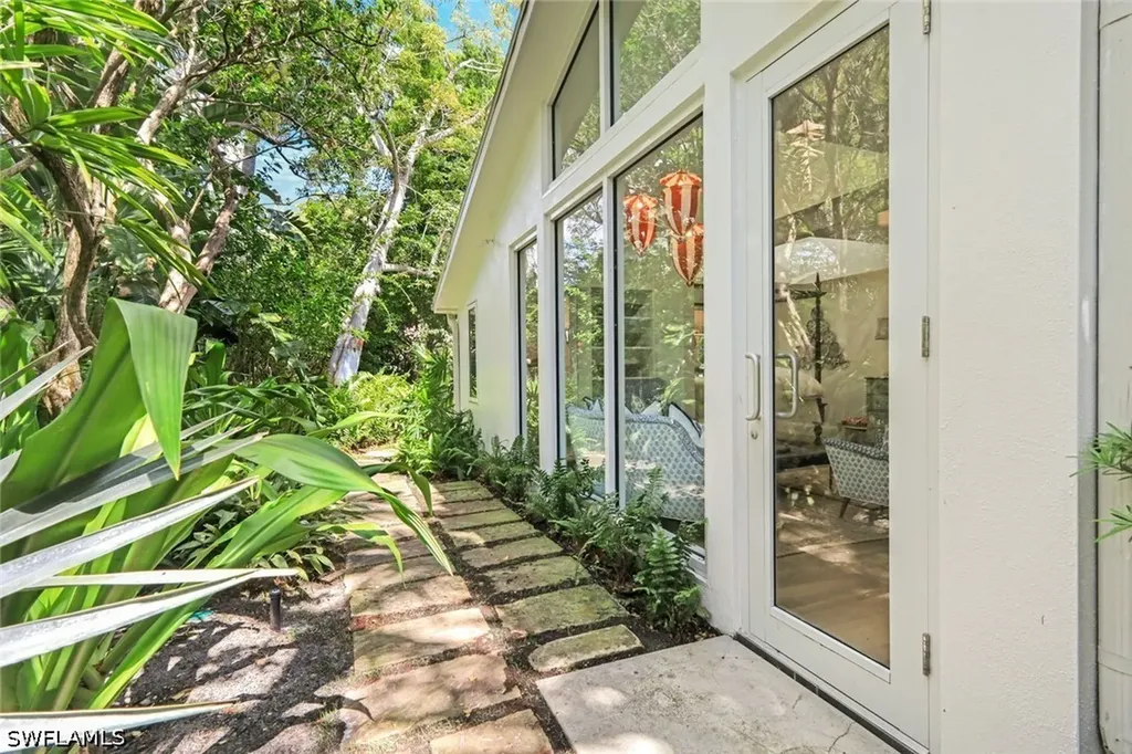 295 6th Street N Naples FL 34102