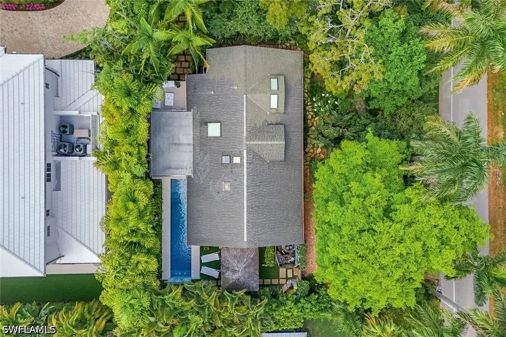 295 6th Street N Naples FL 34102