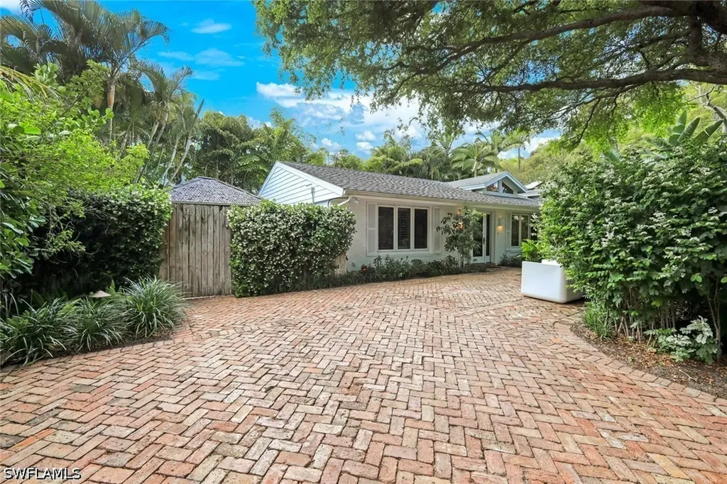 295 6th Street N Naples FL 34102