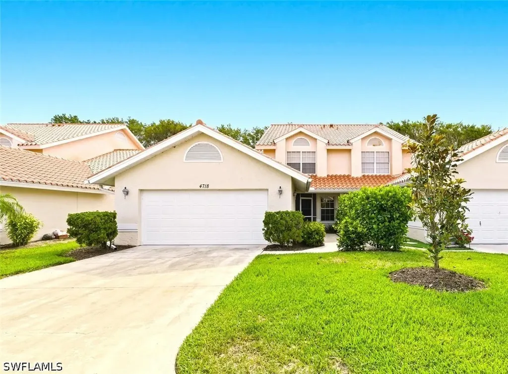 Naples FL, 4718 Via Carmen