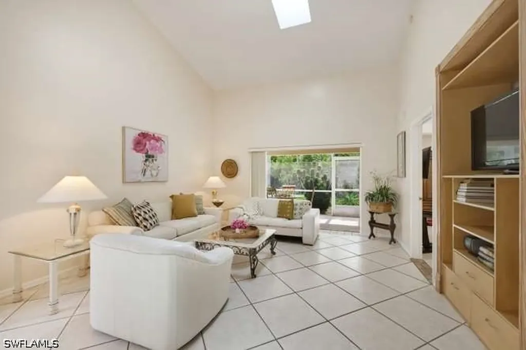 4718 Via Carmen Naples FL 34105