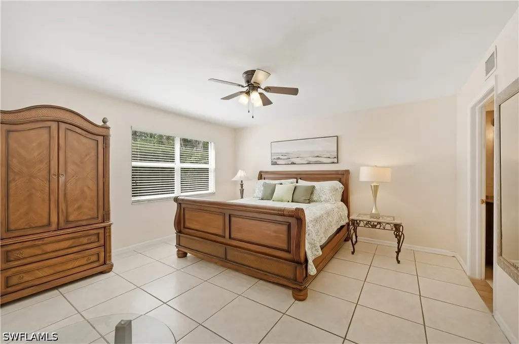 4718 Via Carmen Naples FL 34105