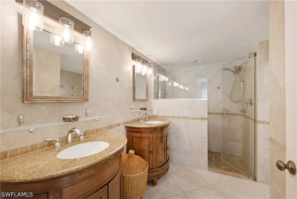 4718 Via Carmen Naples FL 34105