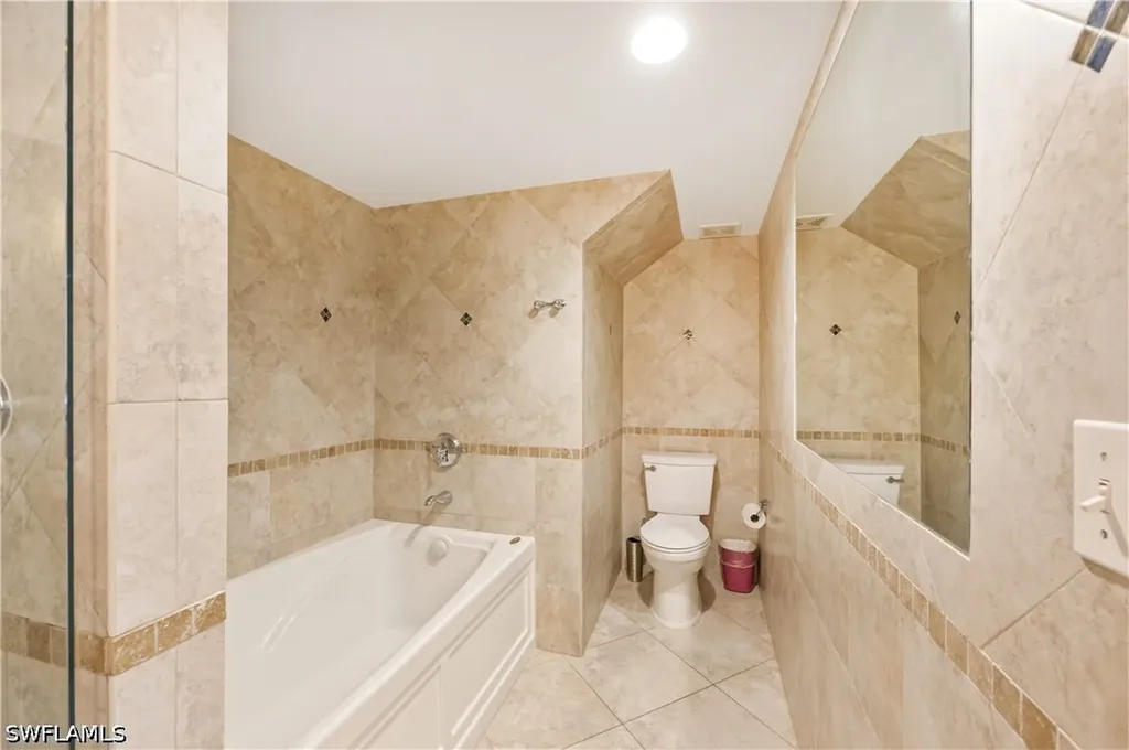 4718 Via Carmen Naples FL 34105