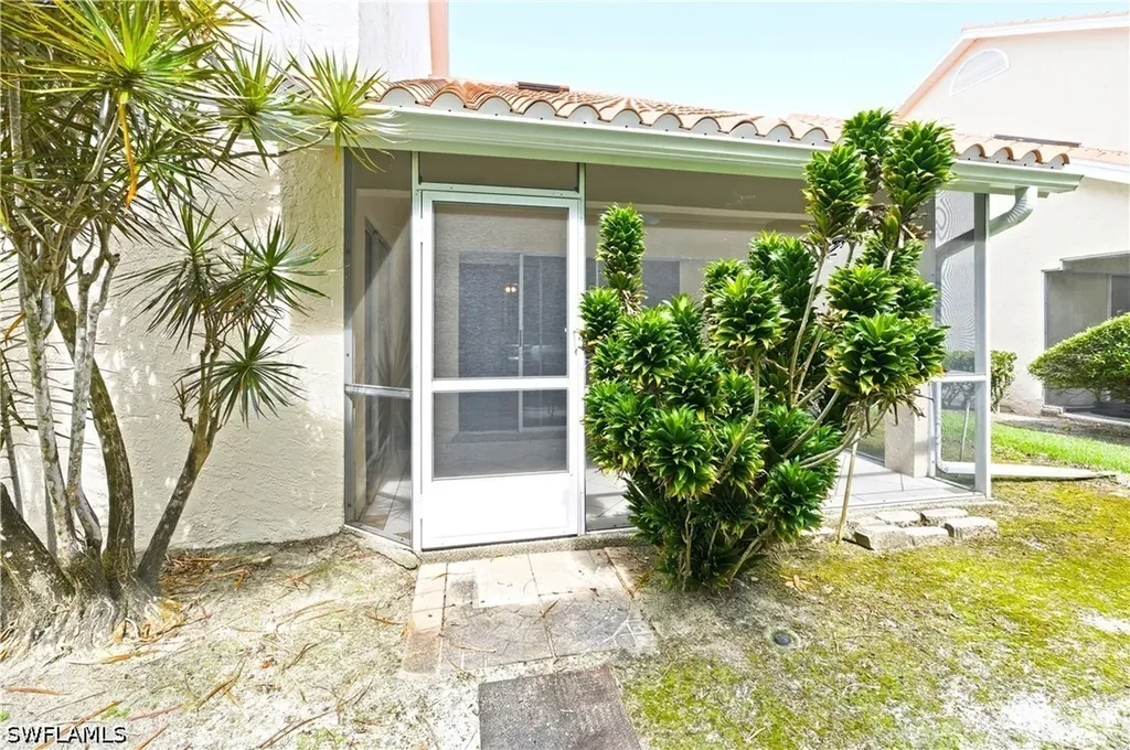 4718 Via Carmen Naples FL 34105