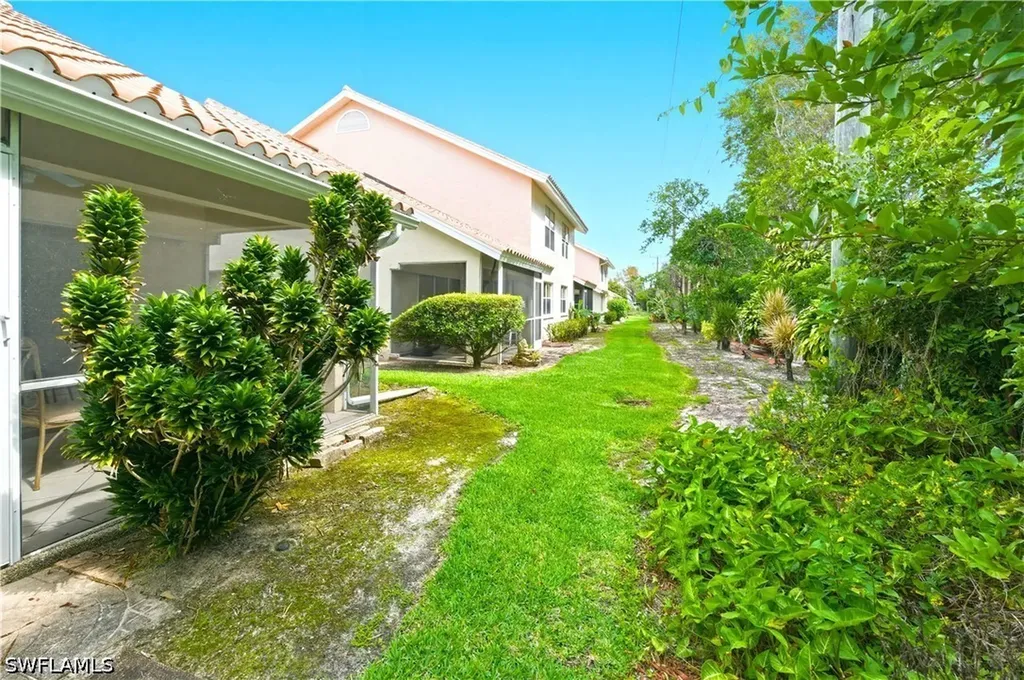 4718 Via Carmen Naples FL 34105