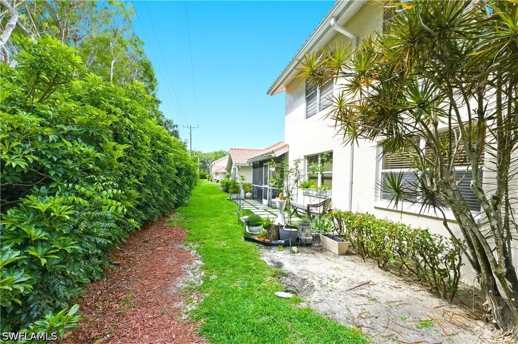 4718 Via Carmen Naples FL 34105