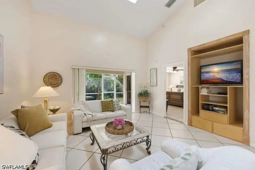 4718 Via Carmen Naples FL 34105