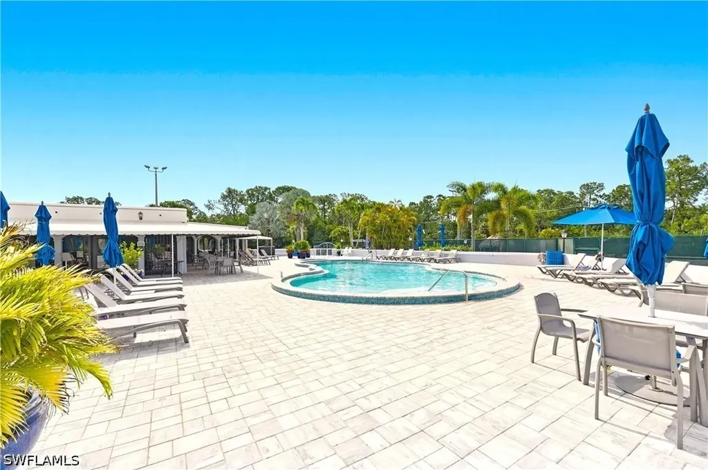 4718 Via Carmen Naples FL 34105
