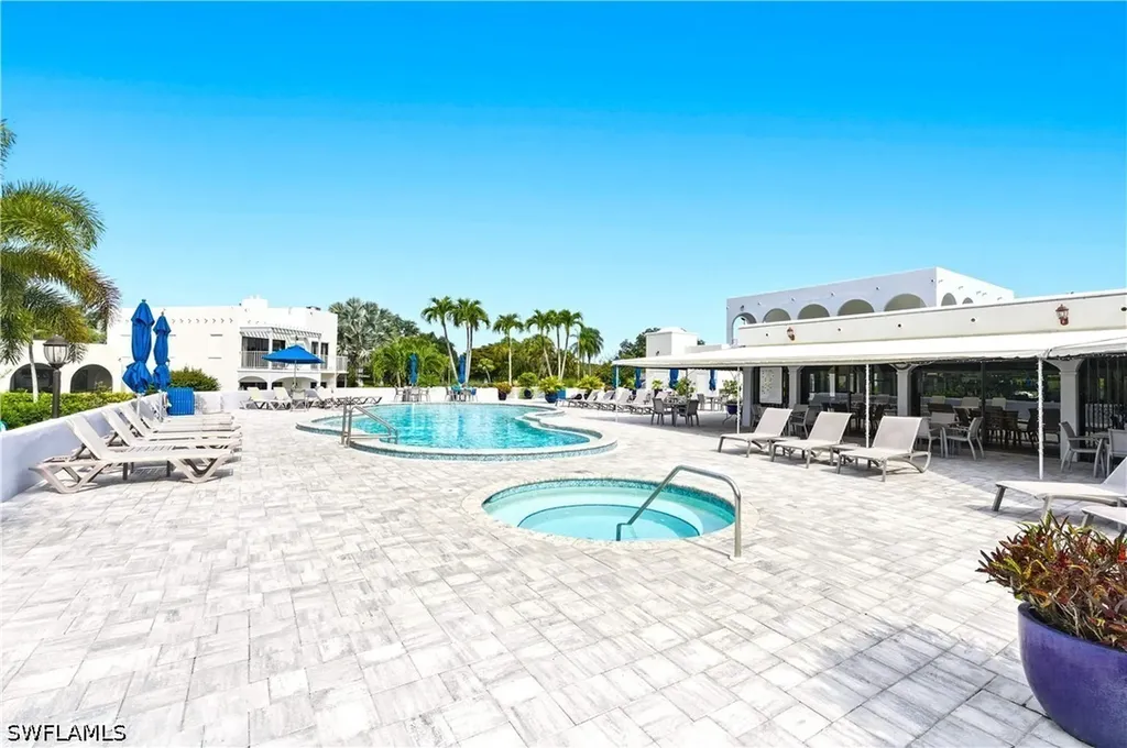 4718 Via Carmen Naples FL 34105