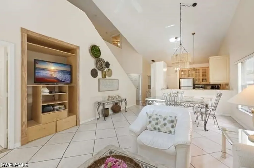 4718 Via Carmen Naples FL 34105