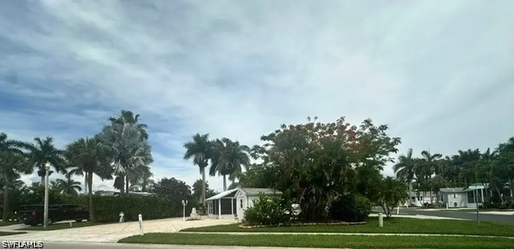 1112 Platinum Lake Lane Naples FL 34114