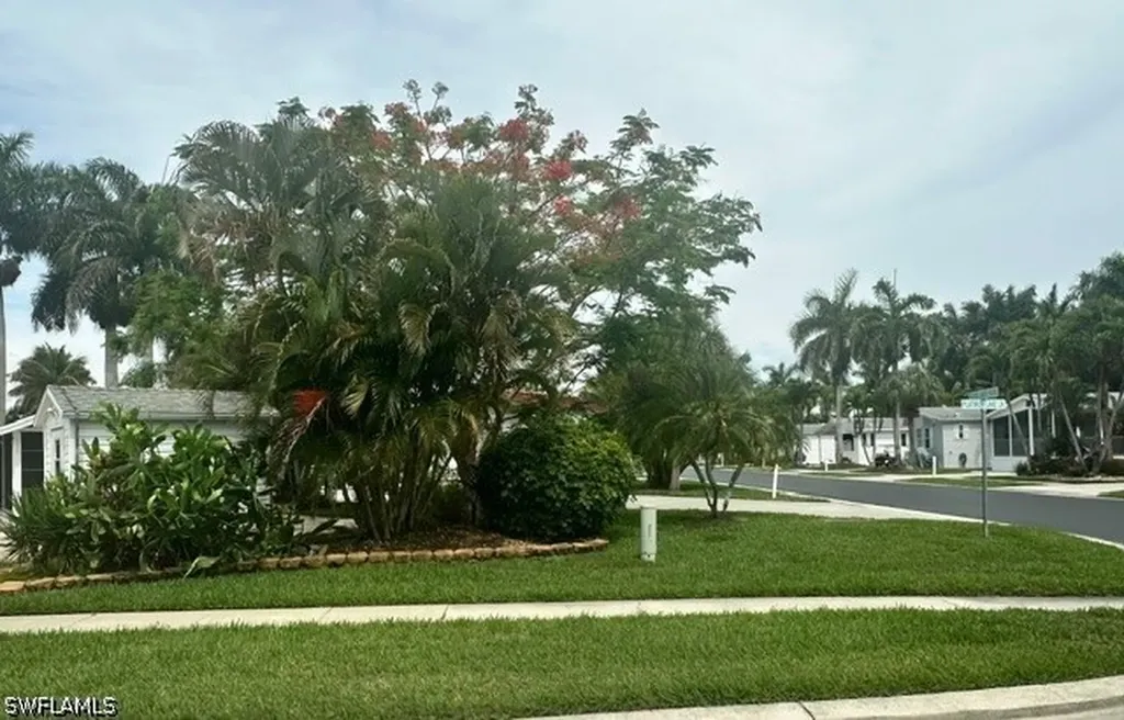 1112 Platinum Lake Lane Naples FL 34114