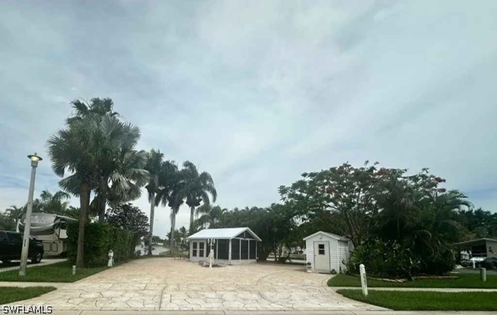 1112 Platinum Lake Lane Naples FL 34114