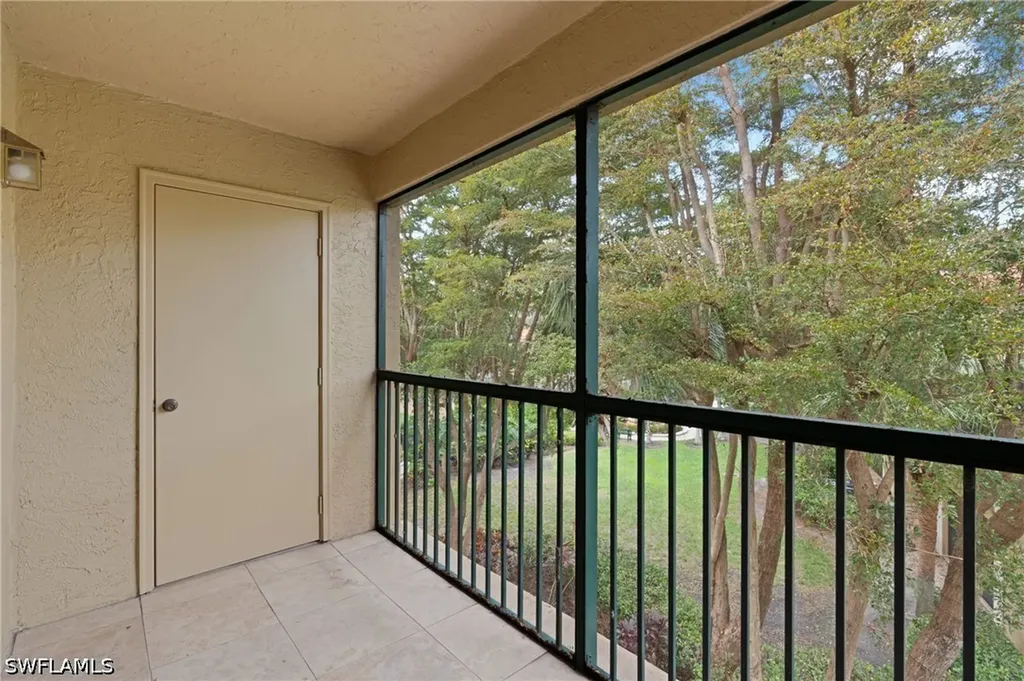 8940 Colonnades Court E Bonita Springs FL 34135