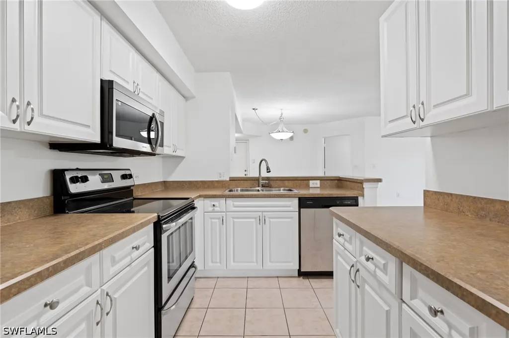 8940 Colonnades Court E Bonita Springs FL 34135