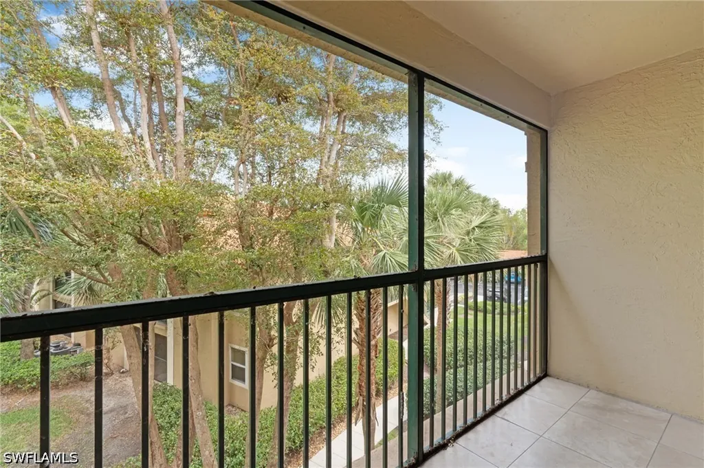 8940 Colonnades Court E Bonita Springs FL 34135
