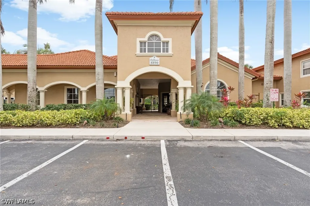 8940 Colonnades Court E Bonita Springs FL 34135