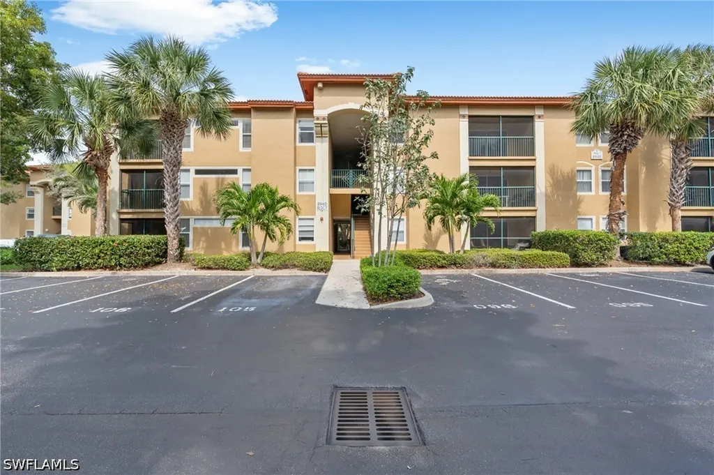 8940 Colonnades Court E Bonita Springs FL 34135