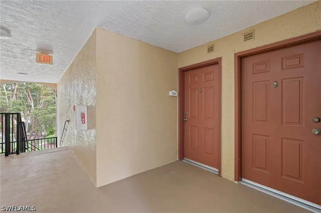 8940 Colonnades Court E Bonita Springs FL 34135