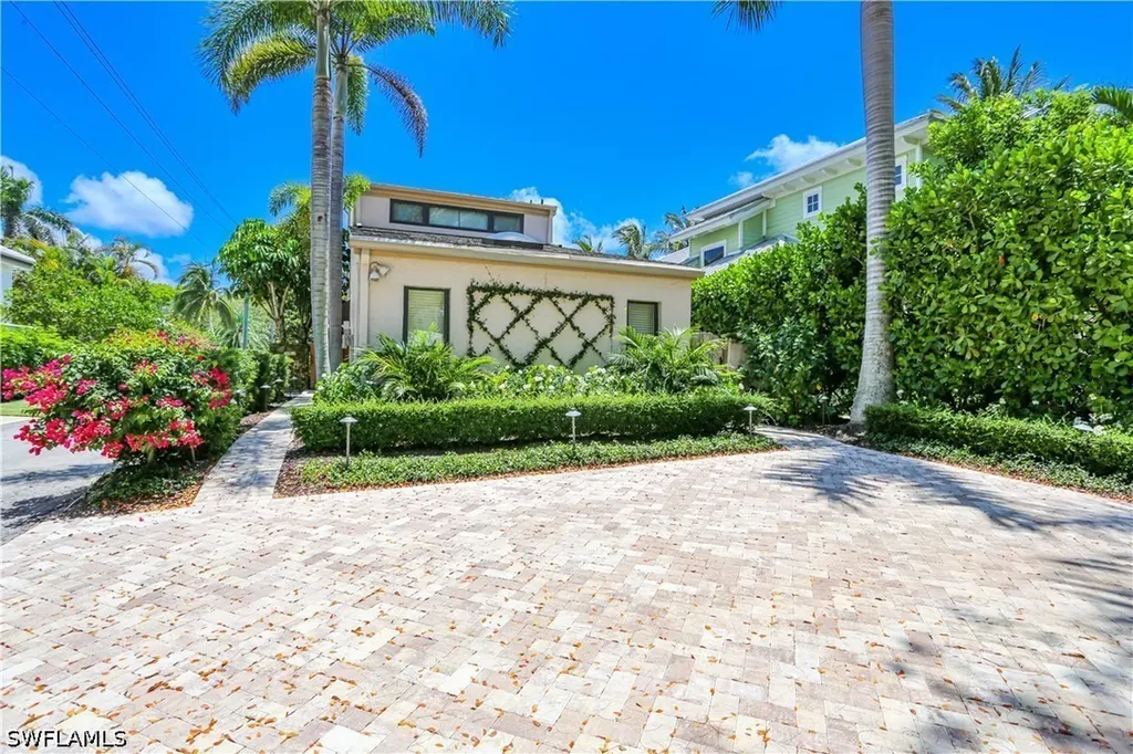 550 3rd Avenue N Naples FL 34102