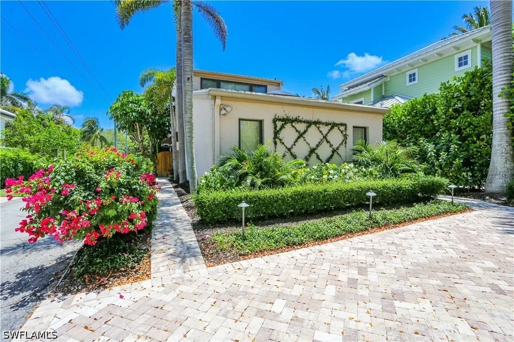 550 3rd Avenue N Naples FL 34102