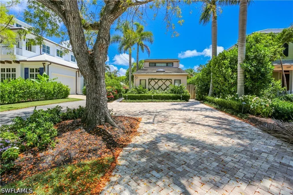 550 3rd Avenue N Naples FL 34102